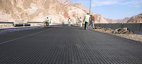 Effiziente und sichere Verlegung mit bituminöser Beschichtung und Verlegehilfe Einfache und sichere Verlegung mit bituminöser Beschichtung und Verlegehilfe