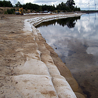 SoilTain Bags sichern den Sandstrand eines Sees