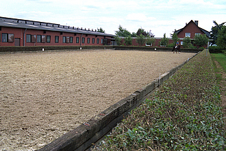 Berittener Reitplatz bewehrt mit der Lubratec Trennlage