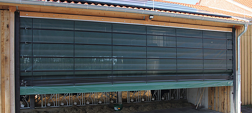 Lubratec® Fronten - Faltfront - Ideale Lösung zur Verschließung breiter Öffnungen in Maschinenhallen und Futterlagern Lubratec Faltfront - Effektive Verschließungslösung für breite Öffnungen und Durchfahrten