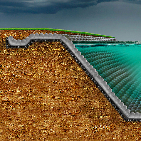 Durch ein geosynthetisches Betonmattensystem abgedichtetes Regenrückhaltebecken