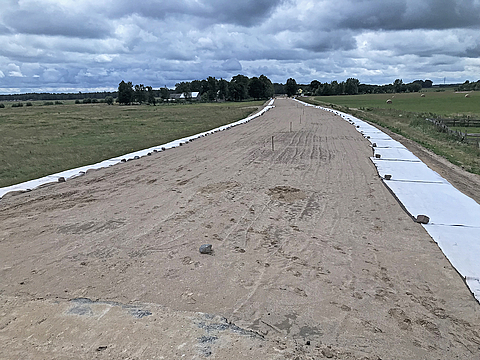 Schotterschicht auf der neuen Straße