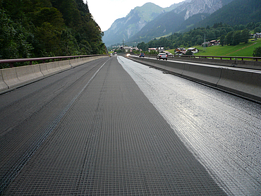 Verlegtes Ha Telit auf der Autobahn 