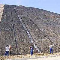 Fortrac 3D Geogitter für effiziente Böschungssicherung und Bodenstabilisierung