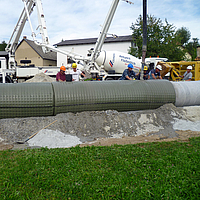 Befüllung des Incomat® Pipeline Cover mit Betonpumpe über Einfüllstutzen