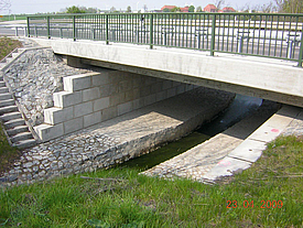 Dammbaukontrukt als Wiederaufbaumaßnahme an einer ehemals erodierten Uferböschung