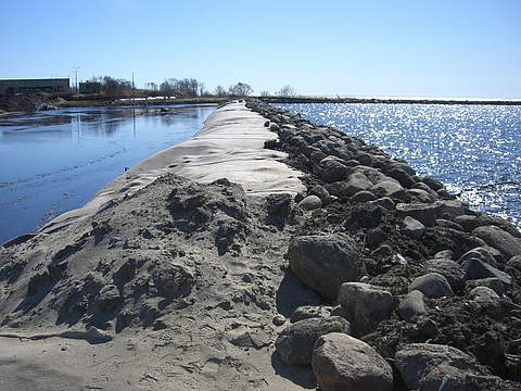 Überdeckung eingebauter Tubes mit Wasserbausteinen